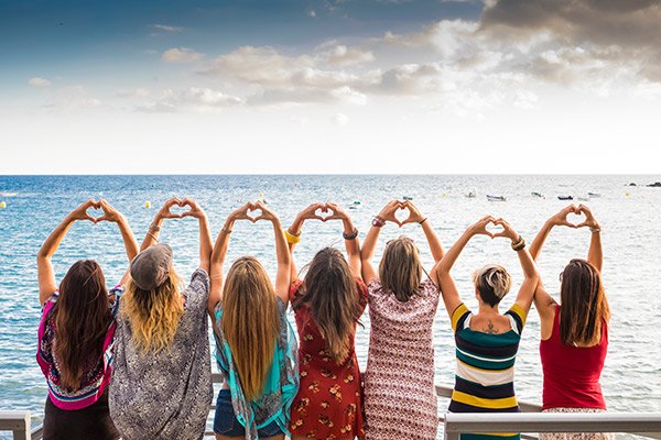 Solo women travelling in groups